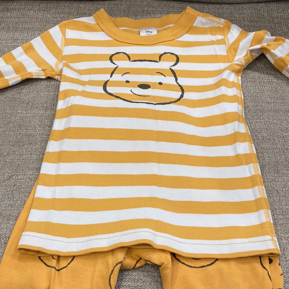 Hanna Andersson Disney pjs size 5 (110).